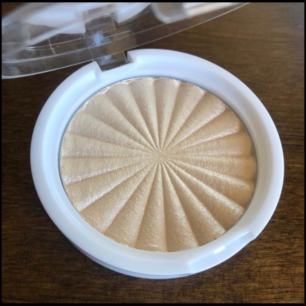 ❌SOLD❌ OFRA Cosmetics Star Island Highlighter